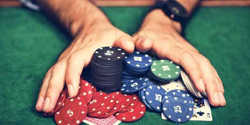 Các thuật ngữ poker chính về vị trí trong bàn chơi